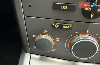 Хэтчбек Opel Astra 2006 в 