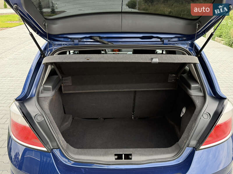 Хэтчбек Opel Astra 2006 в Черновцах