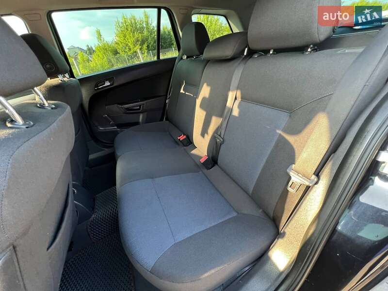 Универсал Opel Astra 2008 в Дубно