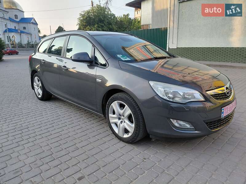 Opel Astra 2011 Opel Astra 2011