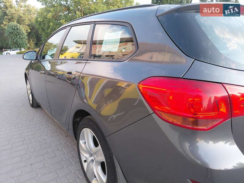 Універсал Opel Astra 2011 в Вінниці