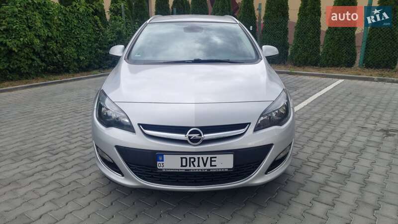Універсал Opel Astra 2014 в Луцьку