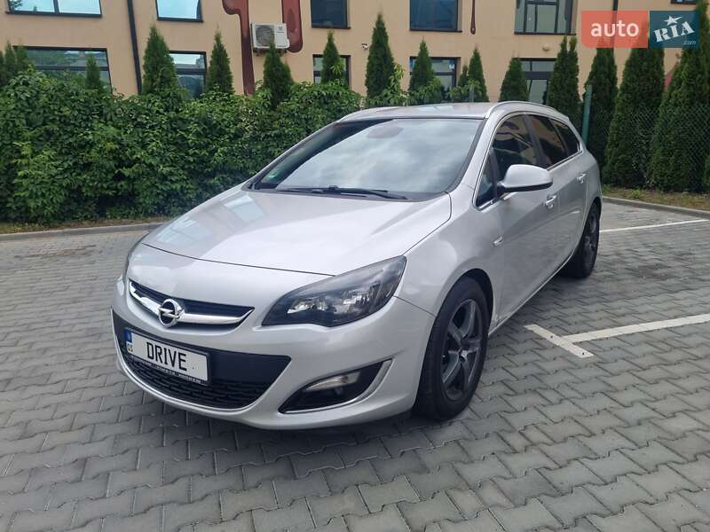 Універсал Opel Astra 2014 в Луцьку