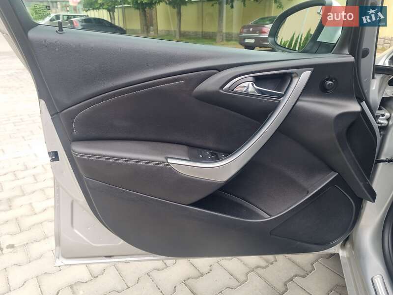 Універсал Opel Astra 2014 в Луцьку