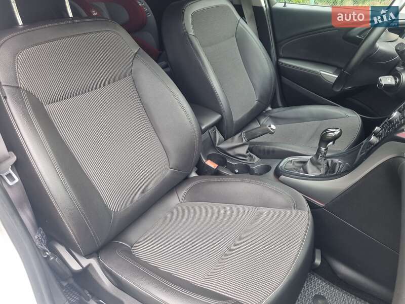 Універсал Opel Astra 2014 в Луцьку