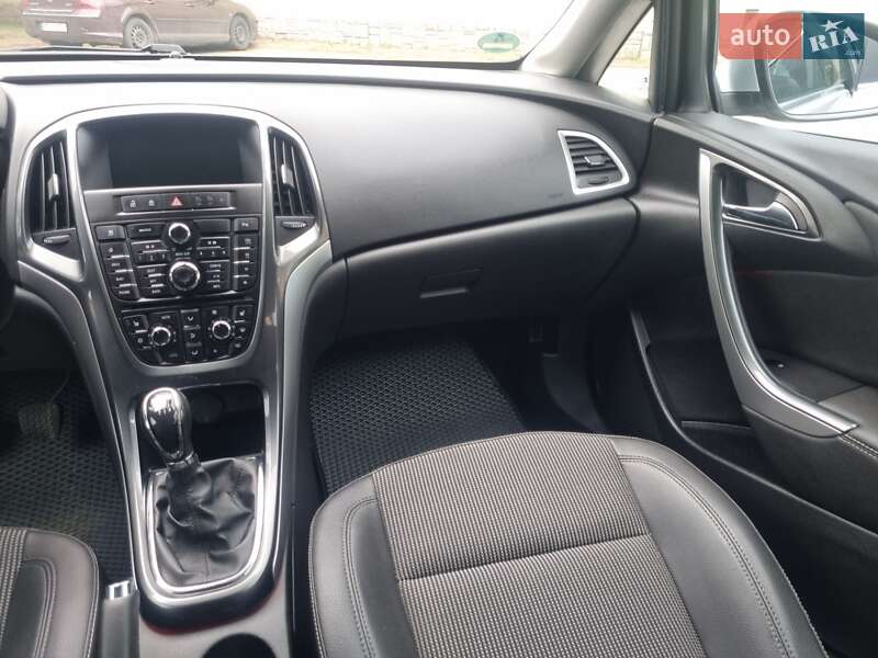 Універсал Opel Astra 2014 в Луцьку