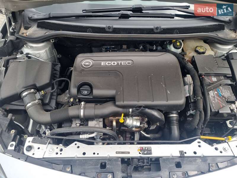 Універсал Opel Astra 2014 в Луцьку