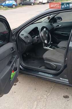 Хэтчбек Opel Astra 2012 в 
