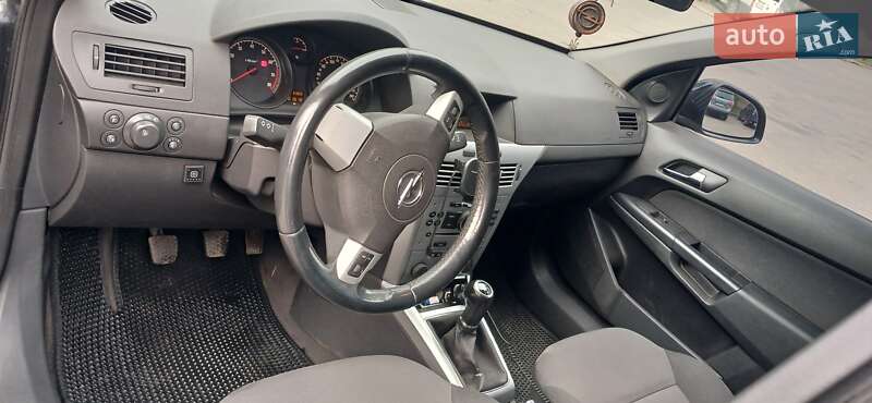 Хэтчбек Opel Astra 2012 в Харькове