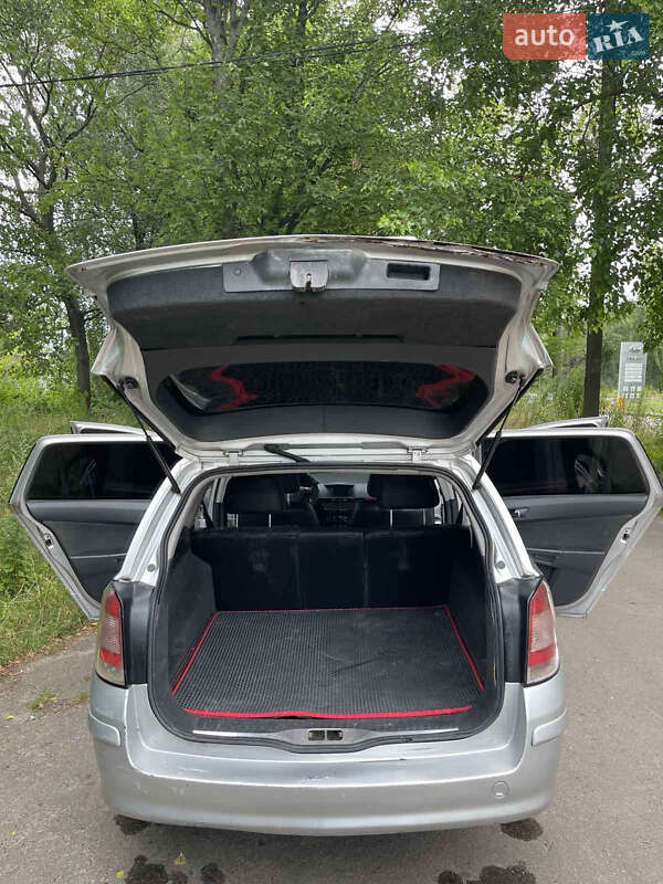Универсал Opel Astra 2005 в Ровно
