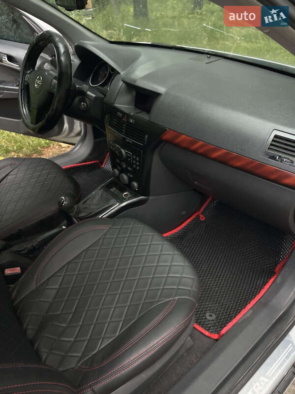 Универсал Opel Astra 2005 в Ровно