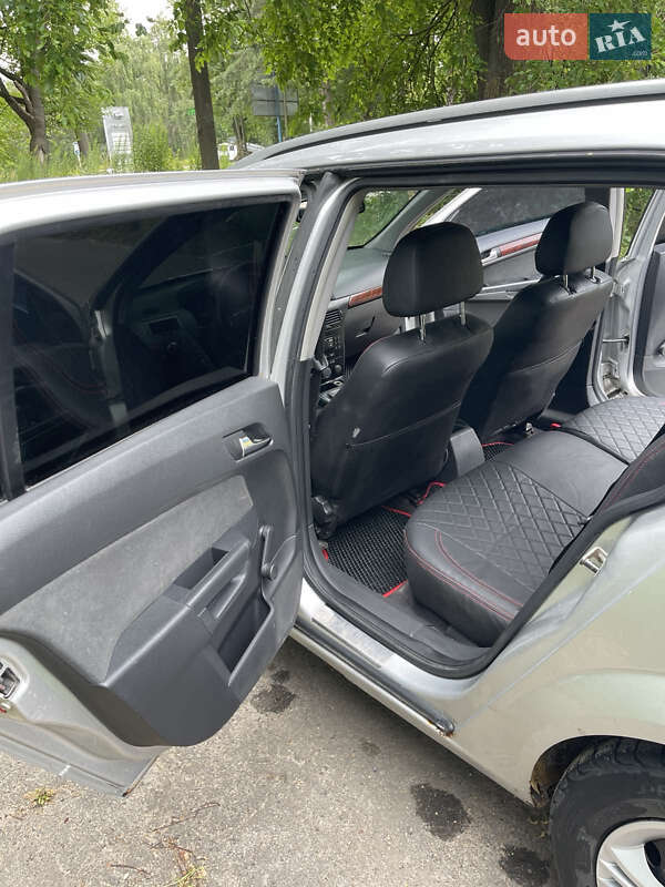 Универсал Opel Astra 2005 в Ровно