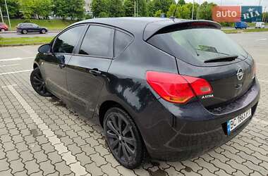 Хэтчбек Opel Astra 2011 в 