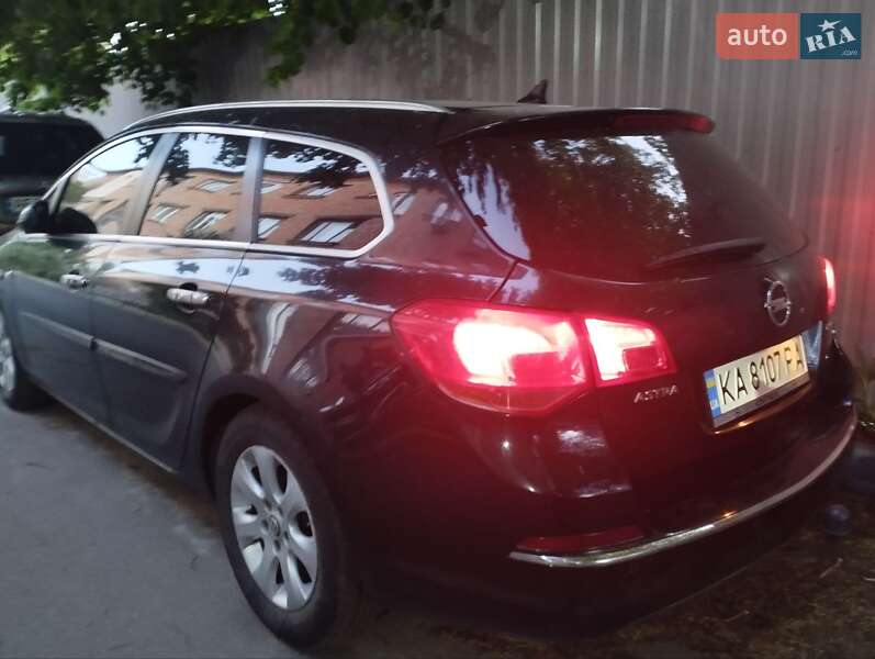 Універсал Opel Astra 2013 в Києві