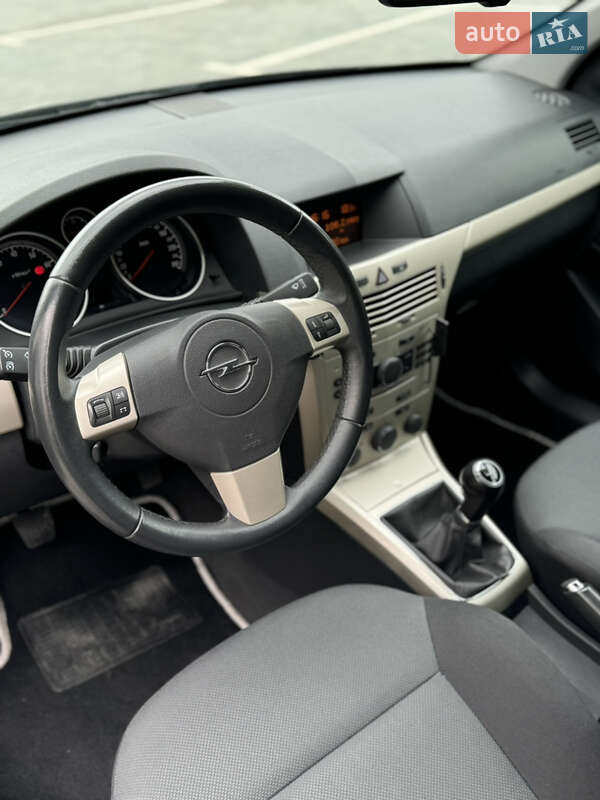Универсал Opel Astra 2007 в Луцке