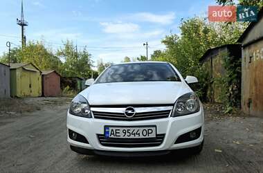 Універсал Opel Astra 2012 в Дніпрі