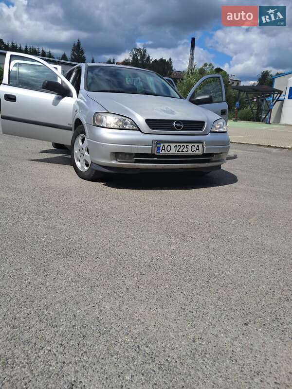 Универсал Opel Astra 2005 в Городке
