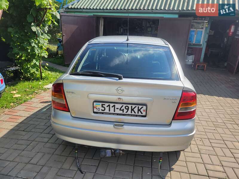 Хэтчбек Opel Astra 2003 в Лубнах