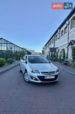 Универсал Opel Astra 2013 в Стрые