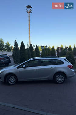 Универсал Opel Astra 2013 в 