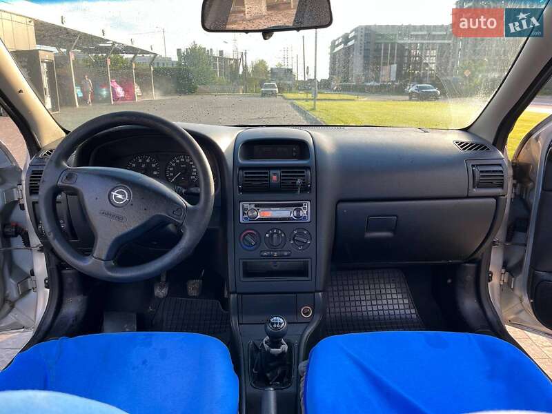 Седан Opel Astra 2005 в Ужгороде
