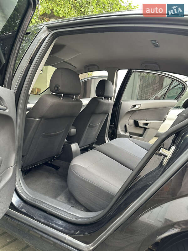 Седан Opel Astra 2008 в Тернополе