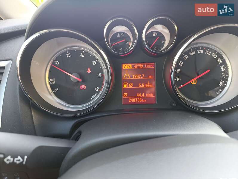 Универсал Opel Astra 2015 в Львове