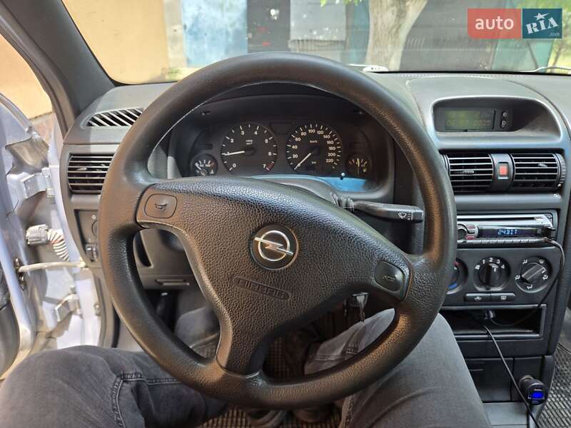 Седан Opel Astra 2000 в Львові