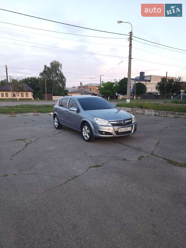 Хэтчбек Opel Astra 2007 в 