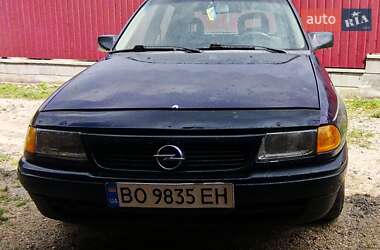 Хэтчбек Opel Astra 1993 в 