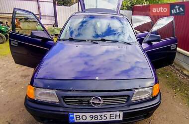Хэтчбек Opel Astra 1993 в 