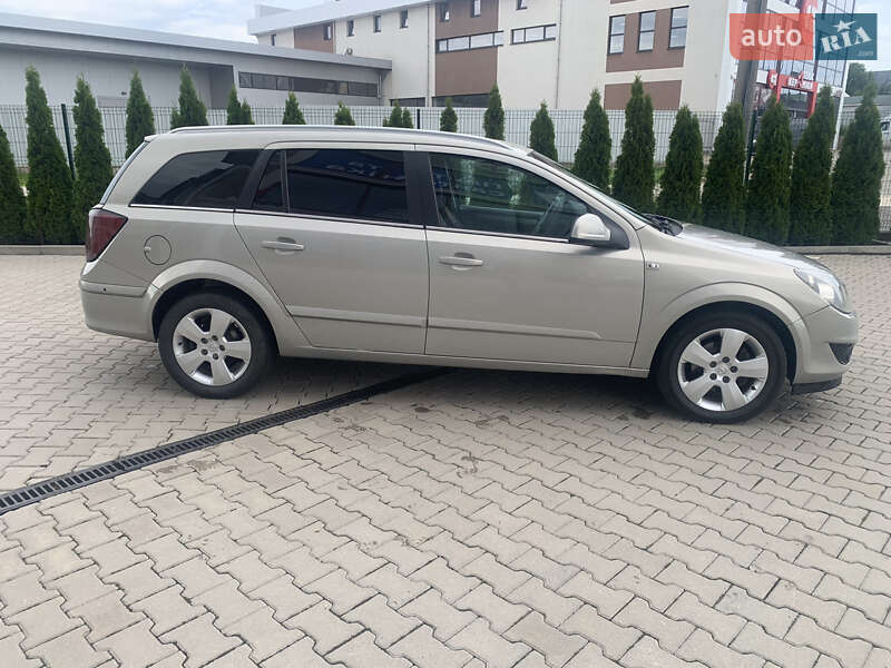 Универсал Opel Astra 2010 в Черновцах