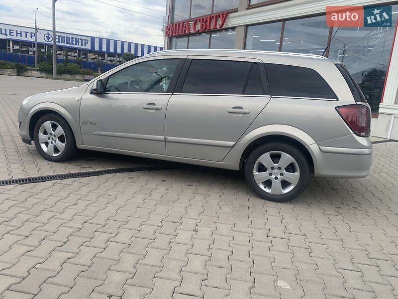 Универсал Opel Astra 2010 в Черновцах