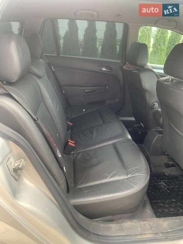 Универсал Opel Astra 2010 в Черновцах