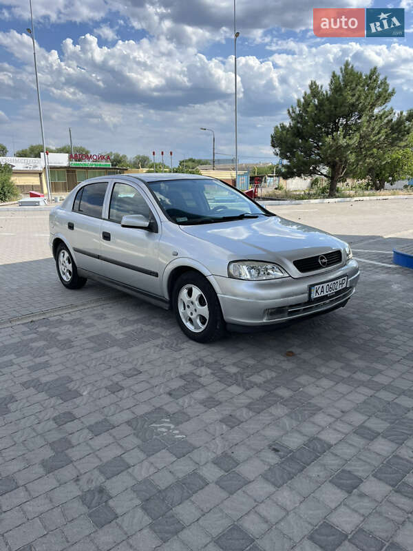 Хэтчбек Opel Astra 2000 в Запорожье
