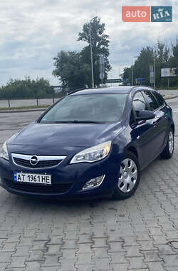 Универсал Opel Astra 2011 в Ивано-Франковске