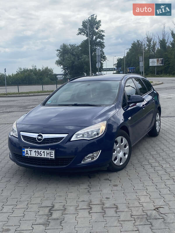 Opel Astra 2011