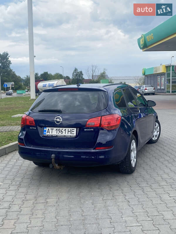 Универсал Opel Astra 2011 в Ивано-Франковске