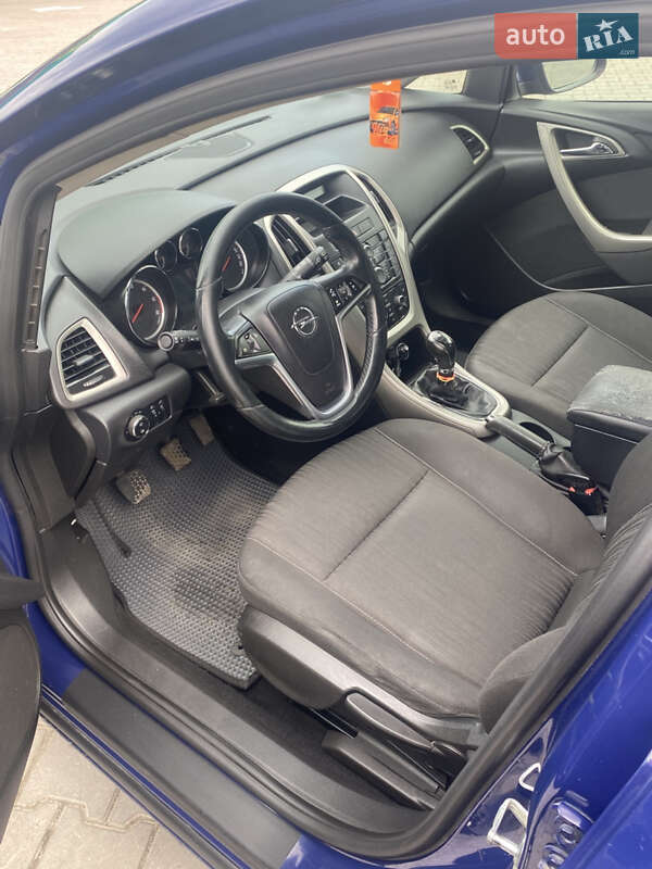 Универсал Opel Astra 2011 в Ивано-Франковске