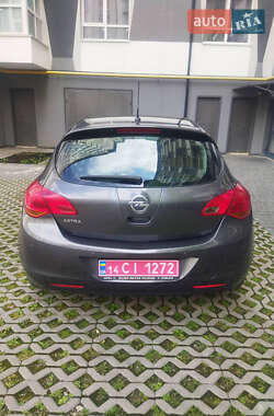 Хэтчбек Opel Astra 2011 в 