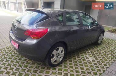Хэтчбек Opel Astra 2011 в 