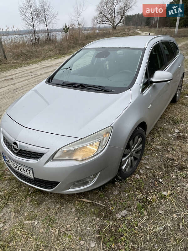 Седан Opel Astra 2012 в 