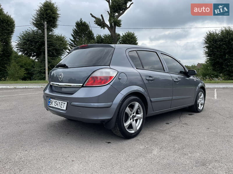 Хэтчбек Opel Astra 2006 в Радивилове