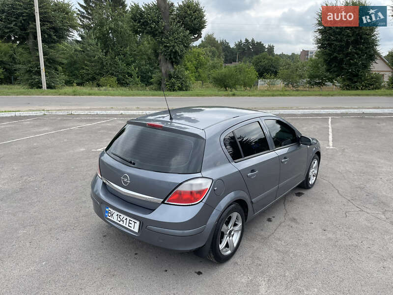 Хэтчбек Opel Astra 2006 в Радивилове