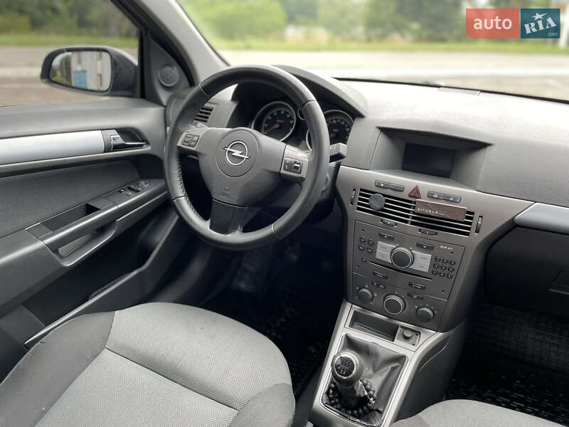 Хэтчбек Opel Astra 2006 в Радивилове