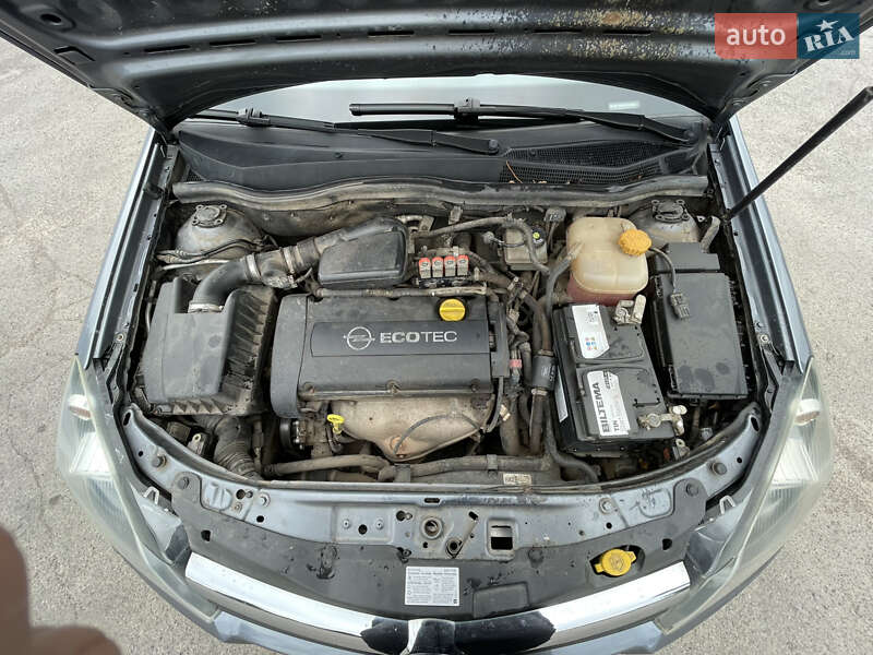 Хэтчбек Opel Astra 2006 в Радивилове