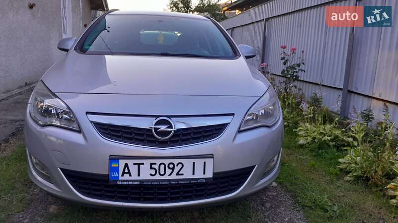 Универсал Opel Astra 2012 в 