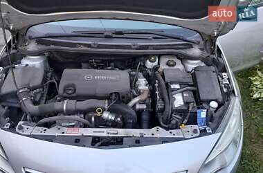 Универсал Opel Astra 2012 в 