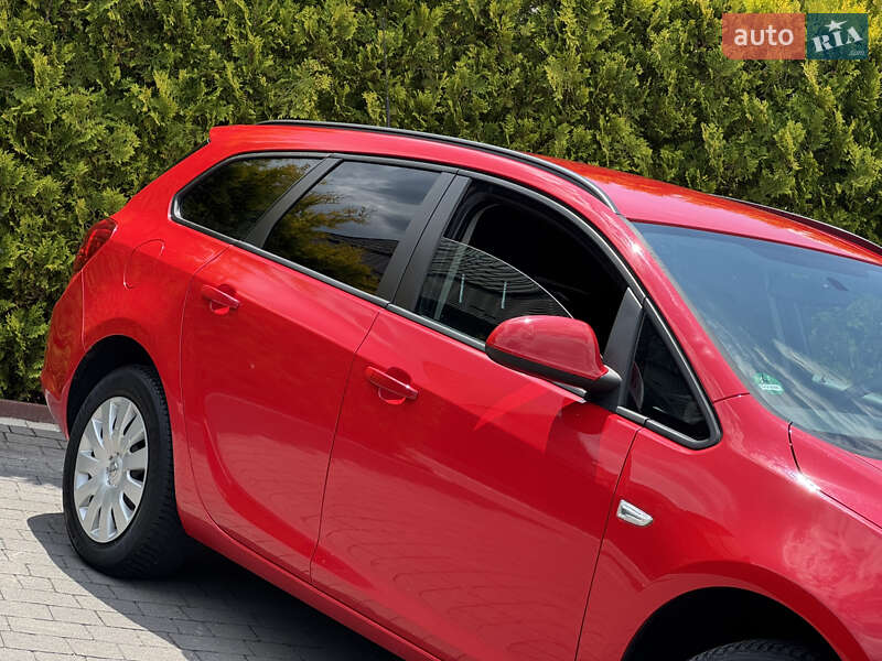 Універсал Opel Astra 2013 в Стрию