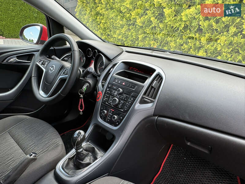 Універсал Opel Astra 2013 в Стрию